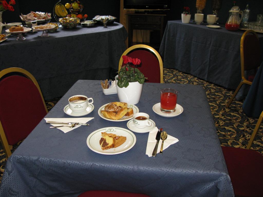 York Hotel روما المظهر الخارجي الصورة