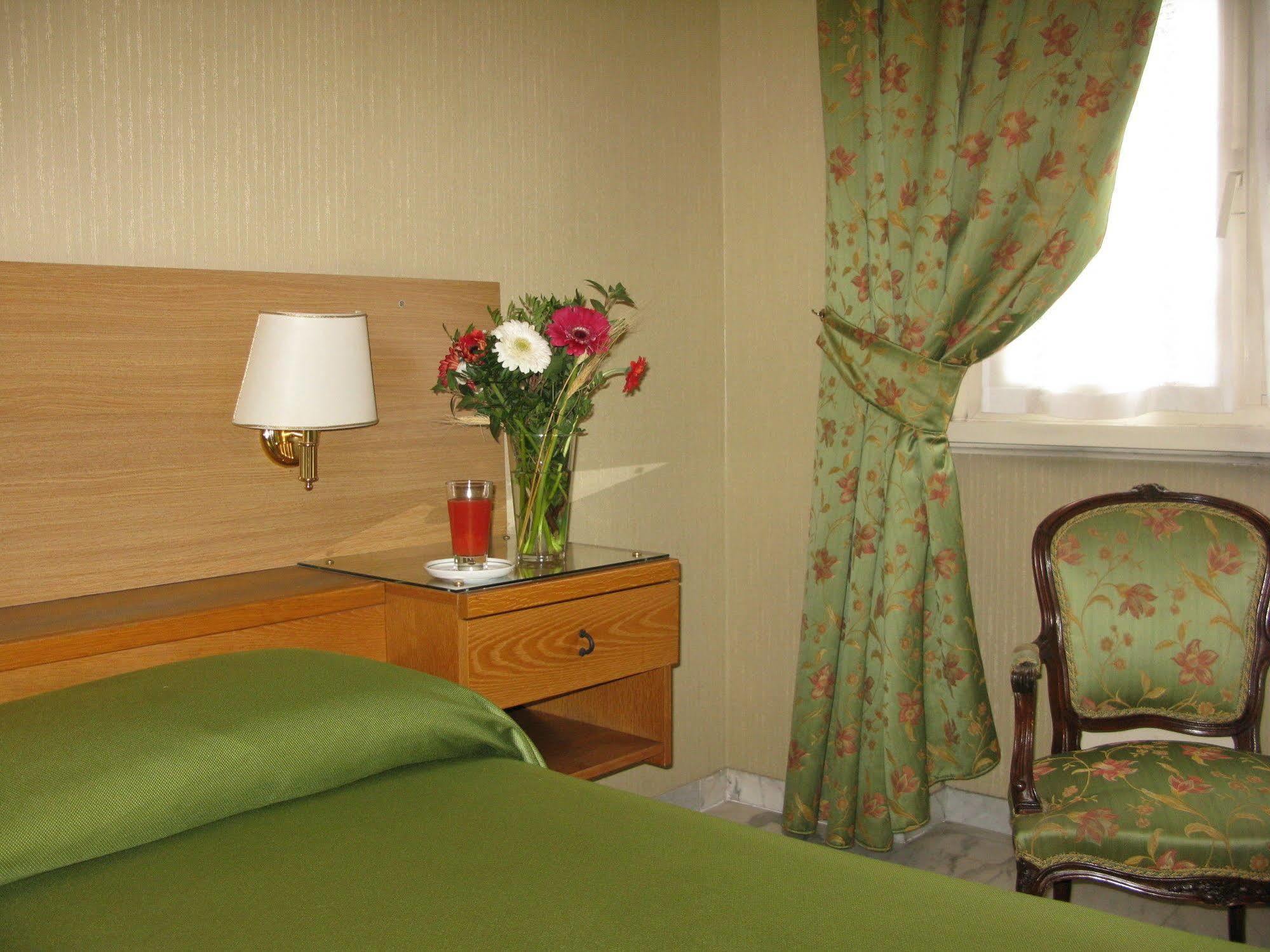 York Hotel روما المظهر الخارجي الصورة