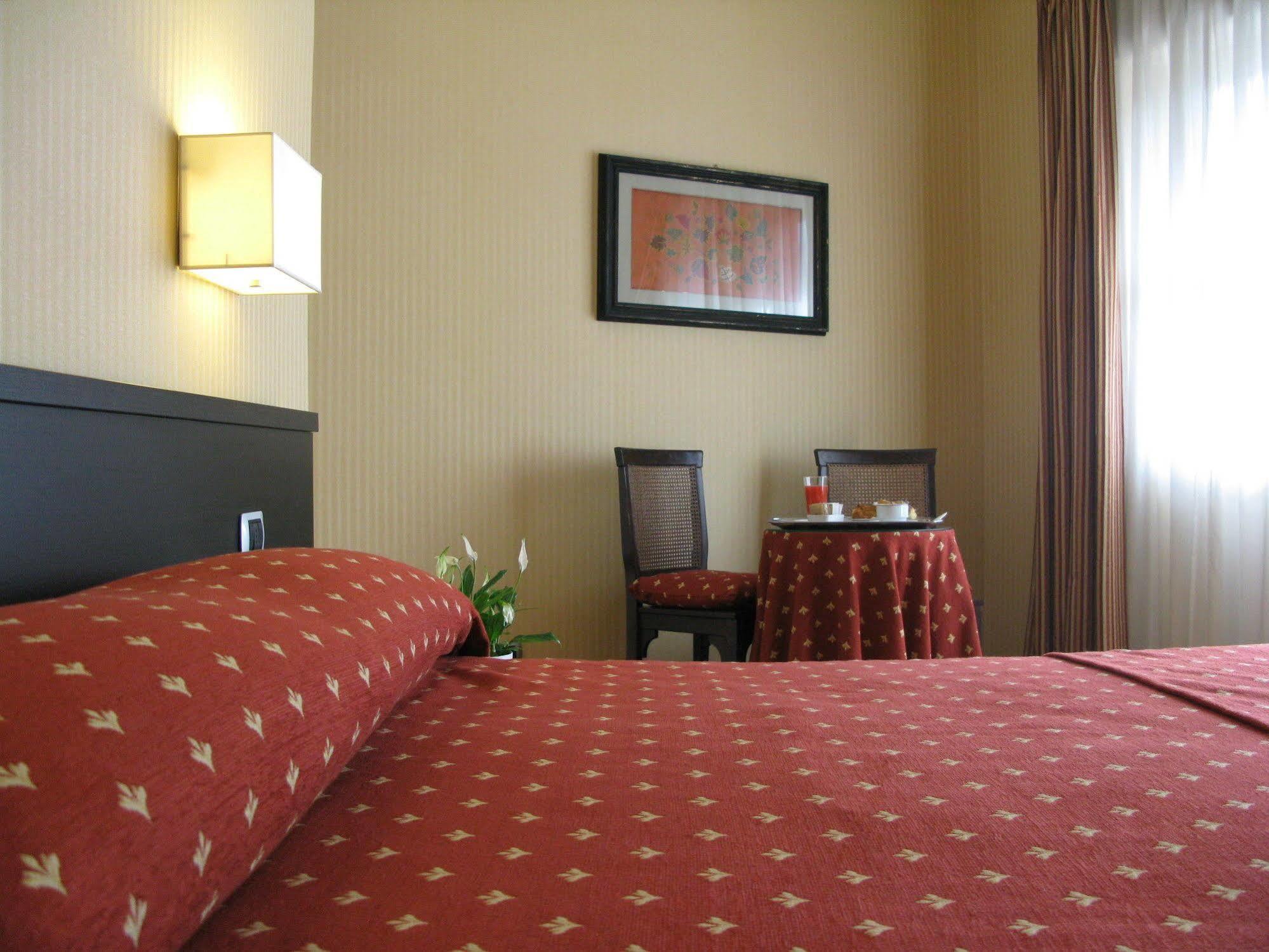 York Hotel روما المظهر الخارجي الصورة