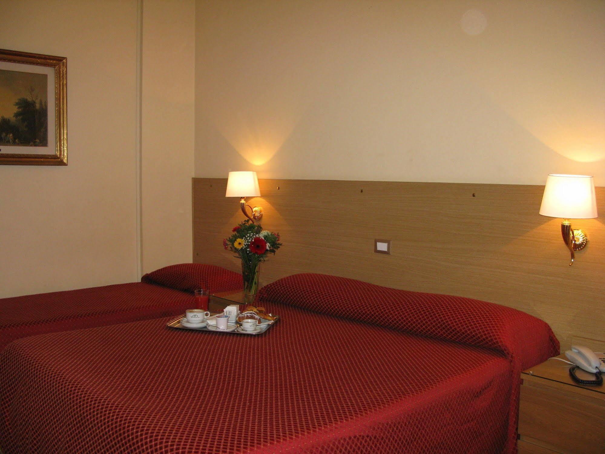 York Hotel روما المظهر الخارجي الصورة