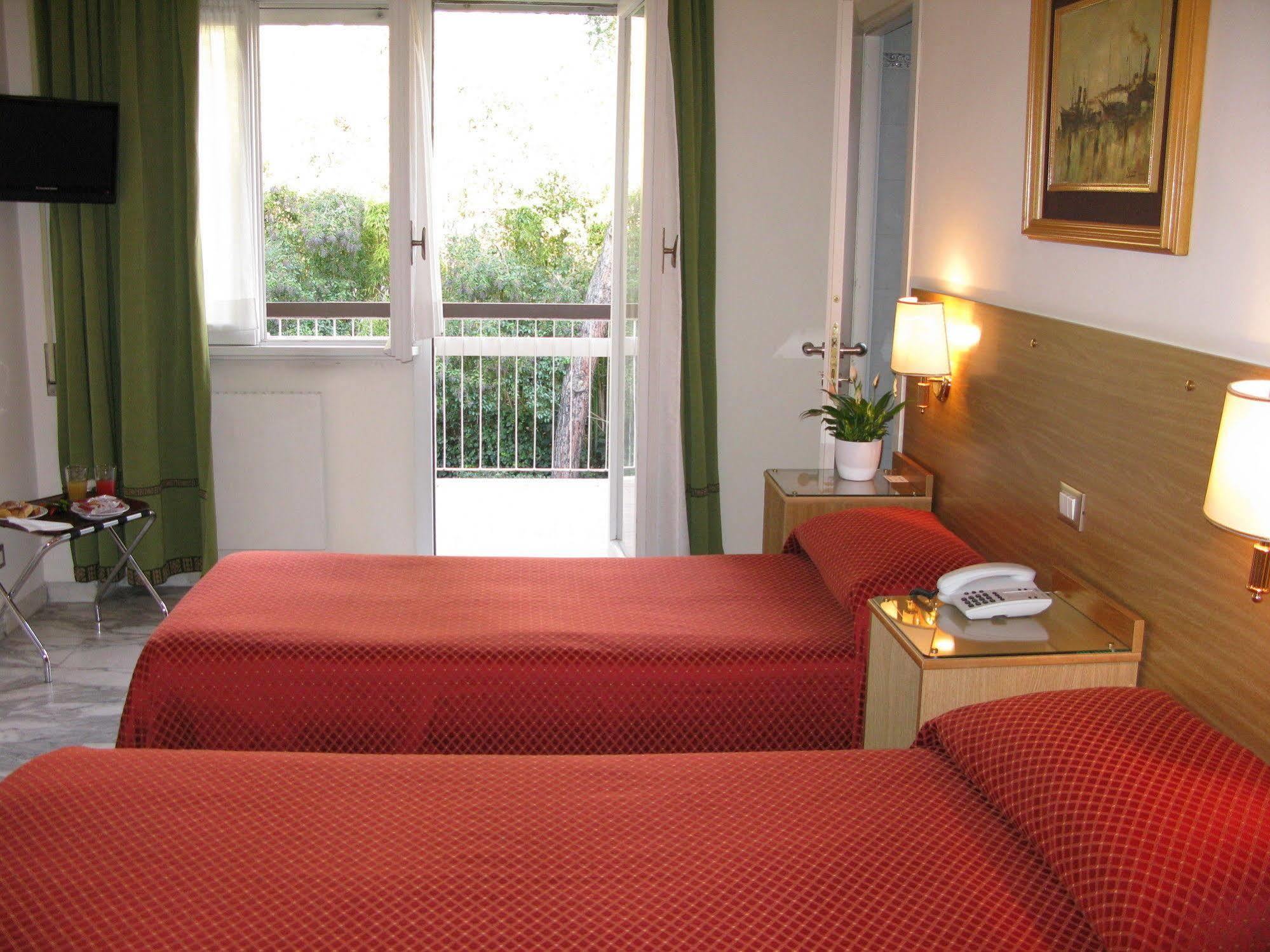 York Hotel روما المظهر الخارجي الصورة
